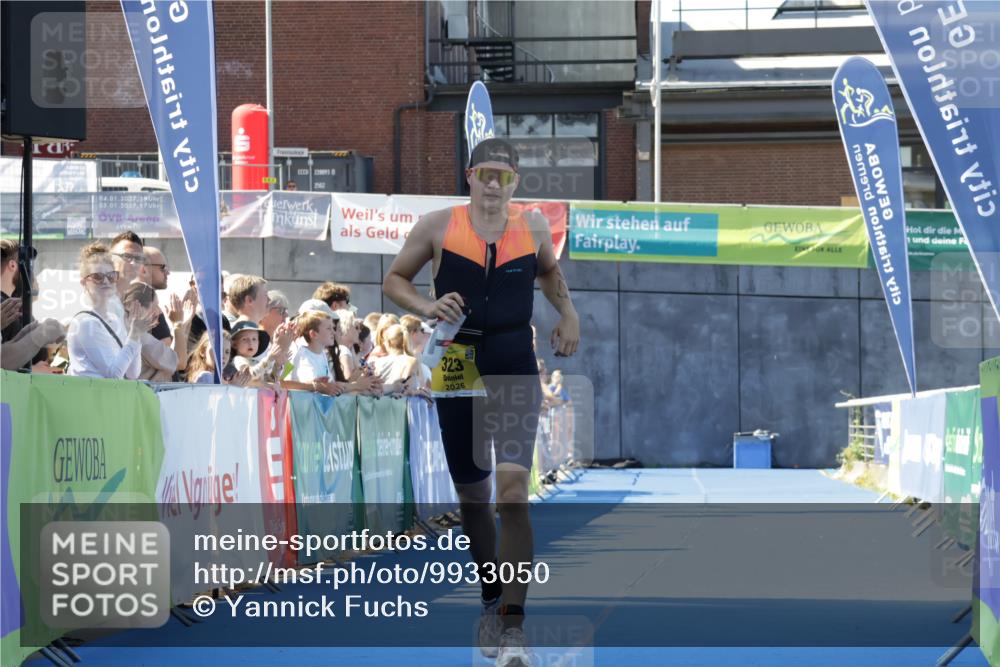 09.08.2026 - GEWOBA Citytriathlon Bremen Yannick Fuchs http://msf.ph/oto/9933050 09.08.2026 11:20:16 Ziel 323, 345 meine-sportfotos.de