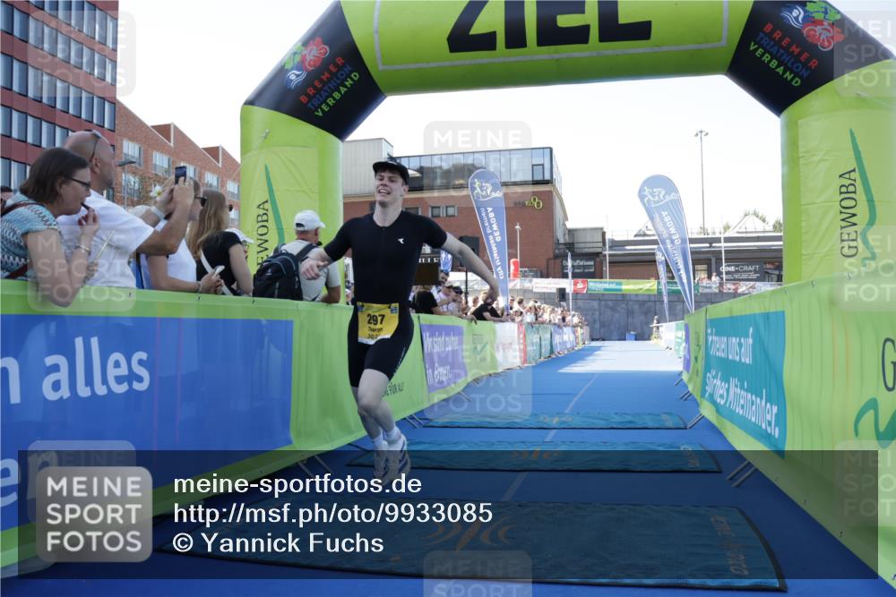 09.08.2026 - GEWOBA Citytriathlon Bremen Yannick Fuchs http://msf.ph/oto/9933085 09.08.2026 11:20:32 Ziel 297 meine-sportfotos.de