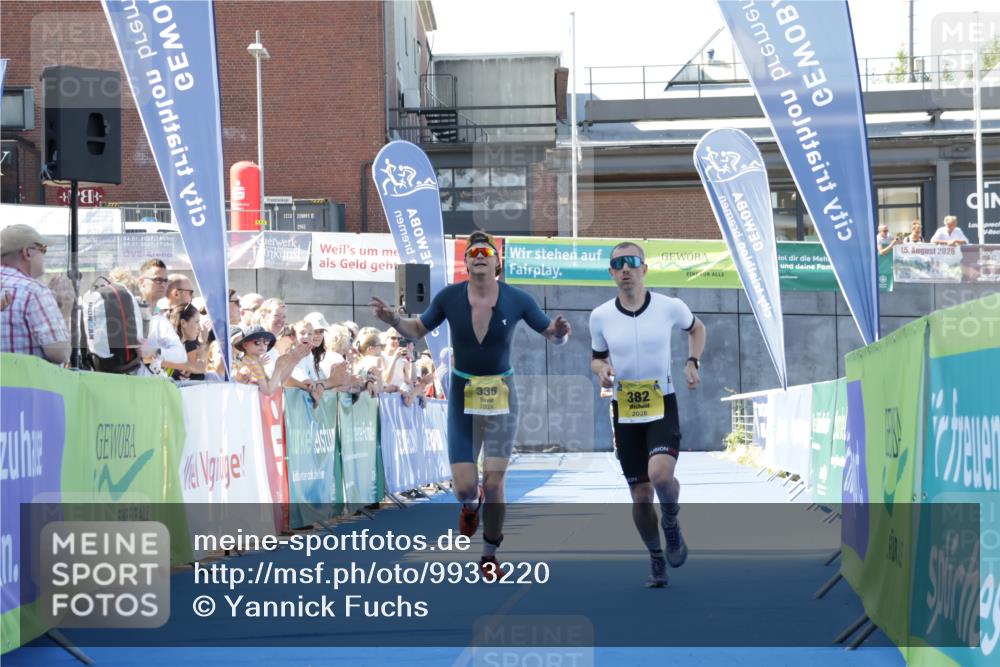 09.08.2026 - GEWOBA Citytriathlon Bremen Yannick Fuchs http://msf.ph/oto/9933220 09.08.2026 11:21:38 Ziel 336, 382 meine-sportfotos.de