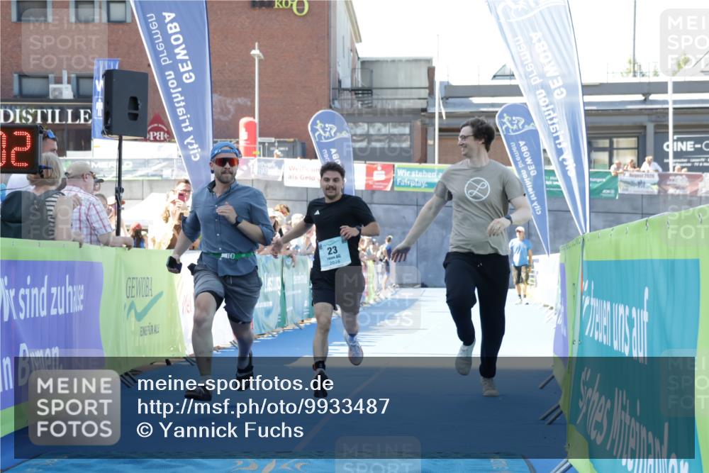 09.08.2026 - GEWOBA Citytriathlon Bremen Yannick Fuchs http://msf.ph/oto/9933487 09.08.2026 11:25:06 Ziel 23 meine-sportfotos.de