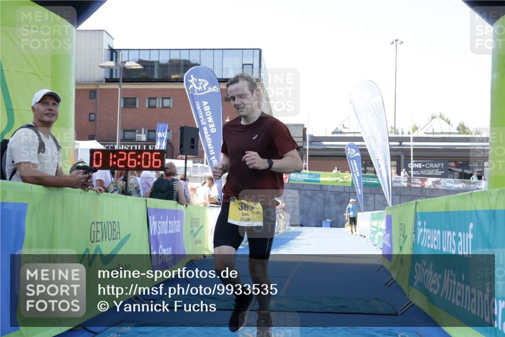 09.08.2026 - GEWOBA Citytriathlon Bremen Yannick Fuchs http://msf.ph/oto/9933535 09.08.2026 11:26:10 Ziel 363 meine-sportfotos.de