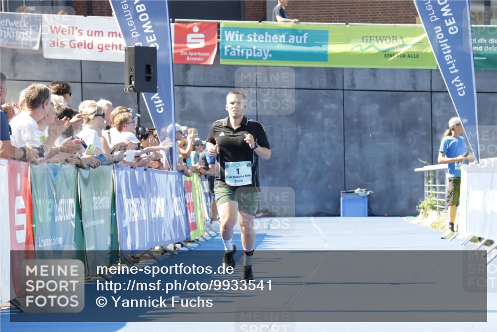 09.08.2026 - GEWOBA Citytriathlon Bremen Yannick Fuchs http://msf.ph/oto/9933541 09.08.2026 11:26:40 Ziel 1 meine-sportfotos.de