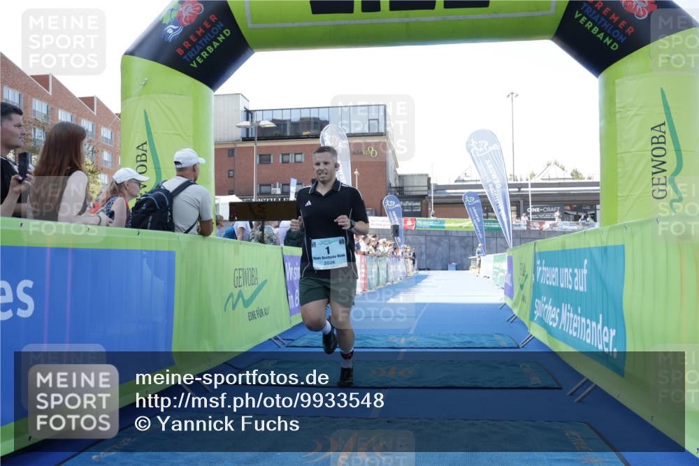 09.08.2026 - GEWOBA Citytriathlon Bremen Yannick Fuchs http://msf.ph/oto/9933548 09.08.2026 11:26:44 Ziel 1 meine-sportfotos.de