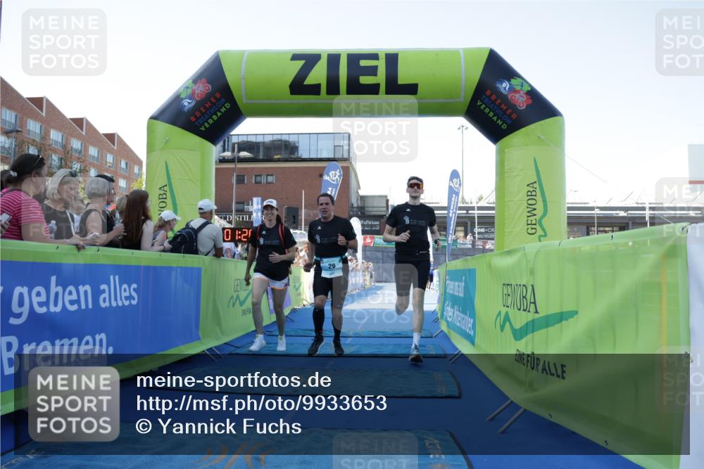 09.08.2026 - GEWOBA Citytriathlon Bremen Yannick Fuchs http://msf.ph/oto/9933653 09.08.2026 11:28:18 Ziel 29 meine-sportfotos.de