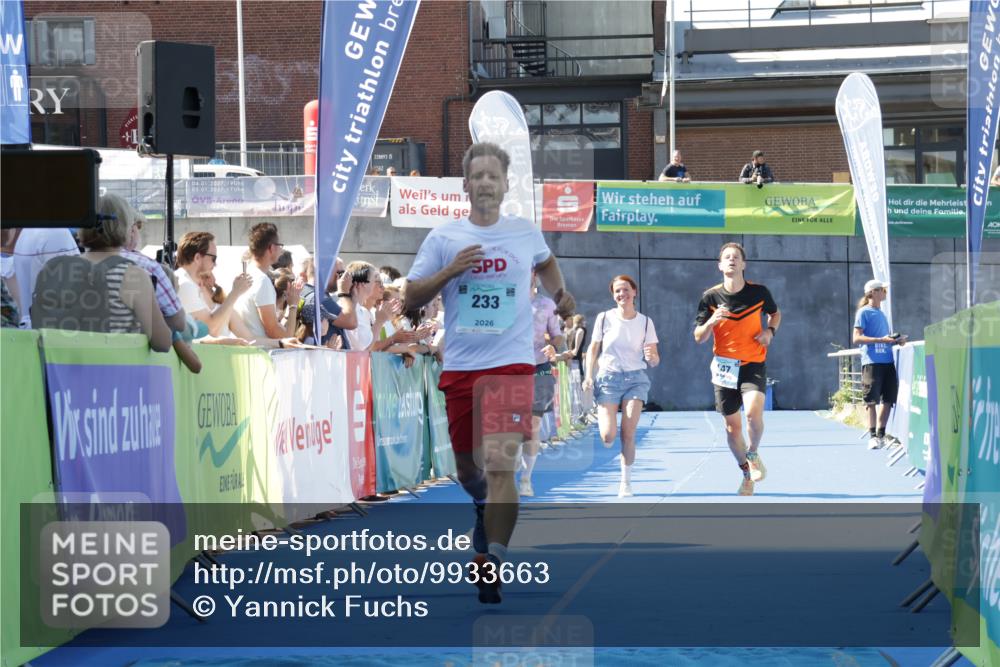 09.08.2026 - GEWOBA Citytriathlon Bremen Yannick Fuchs http://msf.ph/oto/9933663 09.08.2026 11:28:28 Ziel 147, 233 meine-sportfotos.de