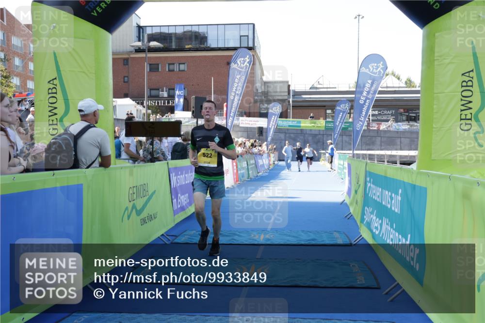 09.08.2026 - GEWOBA Citytriathlon Bremen Yannick Fuchs http://msf.ph/oto/9933849 09.08.2026 11:30:21 Ziel 151, 522 meine-sportfotos.de
