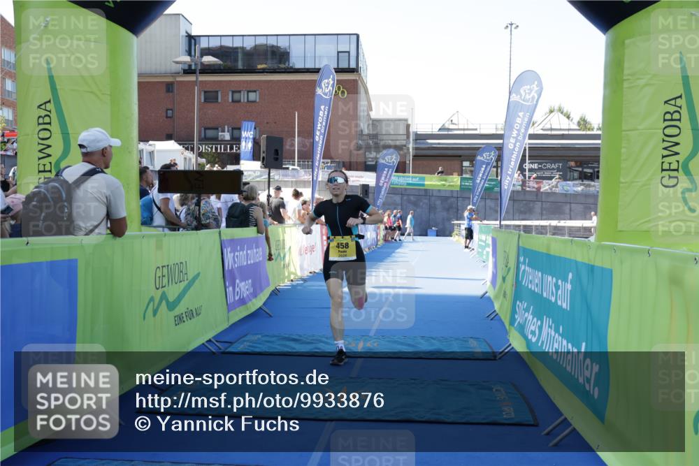 09.08.2026 - GEWOBA Citytriathlon Bremen Yannick Fuchs http://msf.ph/oto/9933876 09.08.2026 11:30:41 Ziel 458 meine-sportfotos.de