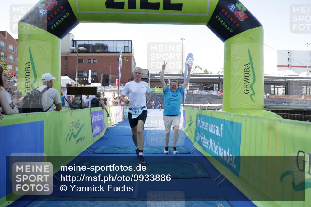 09.08.2026 - GEWOBA Citytriathlon Bremen Yannick Fuchs http://msf.ph/oto/9933886 09.08.2026 11:30:53 Ziel 111 meine-sportfotos.de