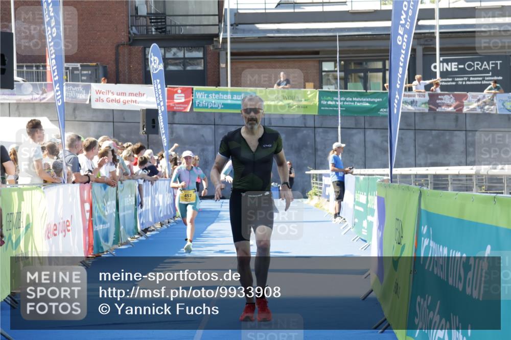 09.08.2026 - GEWOBA Citytriathlon Bremen Yannick Fuchs http://msf.ph/oto/9933908 09.08.2026 11:31:08 Ziel 370, 405, 452, 457 meine-sportfotos.de