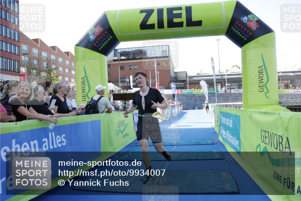 09.08.2026 - GEWOBA Citytriathlon Bremen Yannick Fuchs http://msf.ph/oto/9934007 09.08.2026 11:31:57 Ziel 294 meine-sportfotos.de