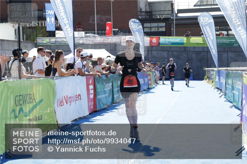 09.08.2026 - GEWOBA Citytriathlon Bremen Yannick Fuchs http://msf.ph/oto/9934047 09.08.2026 14:33:04 Ziel 958 meine-sportfotos.de