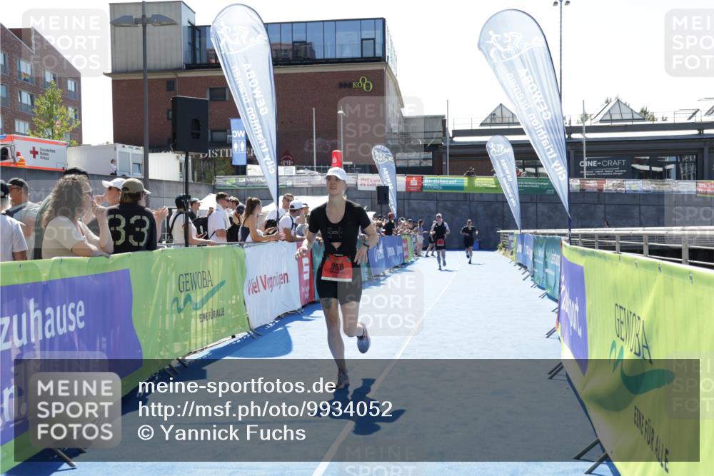 09.08.2026 - GEWOBA Citytriathlon Bremen Yannick Fuchs http://msf.ph/oto/9934052 09.08.2026 14:33:04 Ziel 958 meine-sportfotos.de