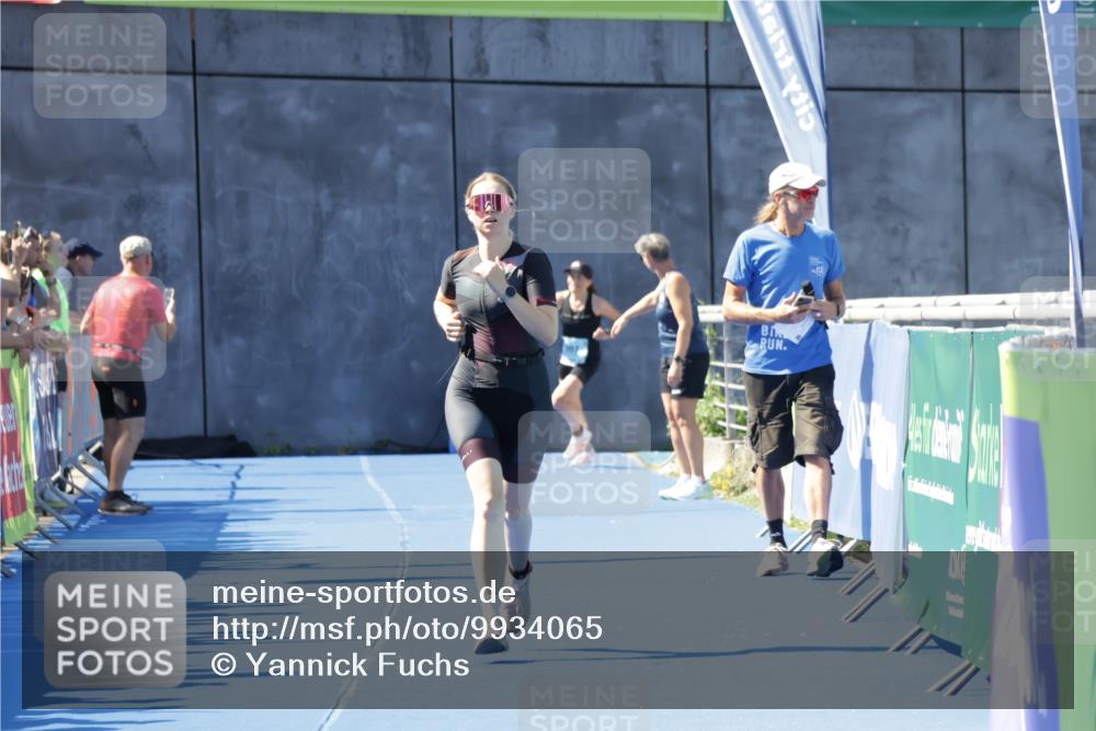 09.08.2026 - GEWOBA Citytriathlon Bremen Yannick Fuchs http://msf.ph/oto/9934065 09.08.2026 11:32:57 Ziel 454 meine-sportfotos.de