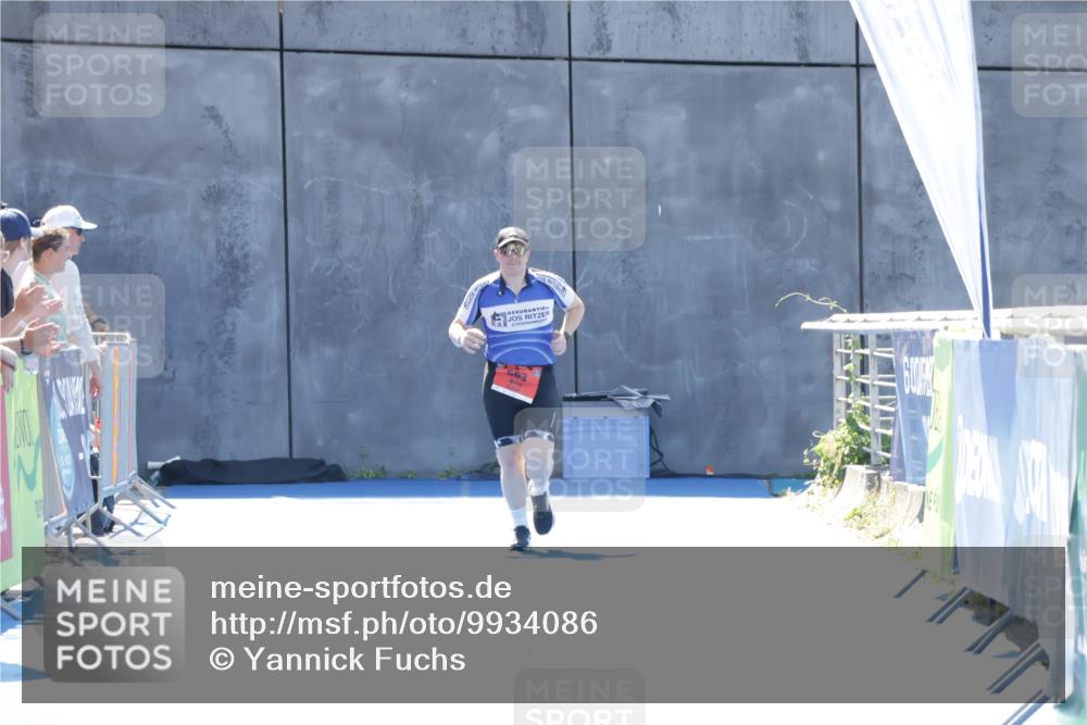 09.08.2026 - GEWOBA Citytriathlon Bremen Yannick Fuchs http://msf.ph/oto/9934086 09.08.2026 14:33:32 Ziel  meine-sportfotos.de