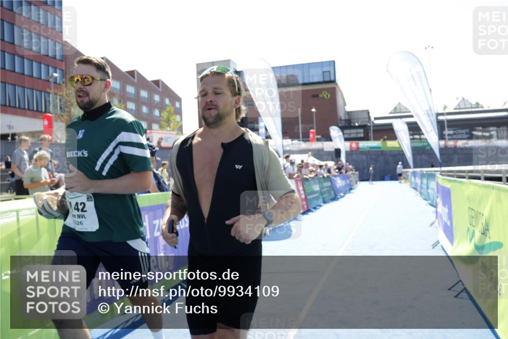 09.08.2026 - GEWOBA Citytriathlon Bremen Yannick Fuchs http://msf.ph/oto/9934109 09.08.2026 14:33:47 Ziel 563 meine-sportfotos.de