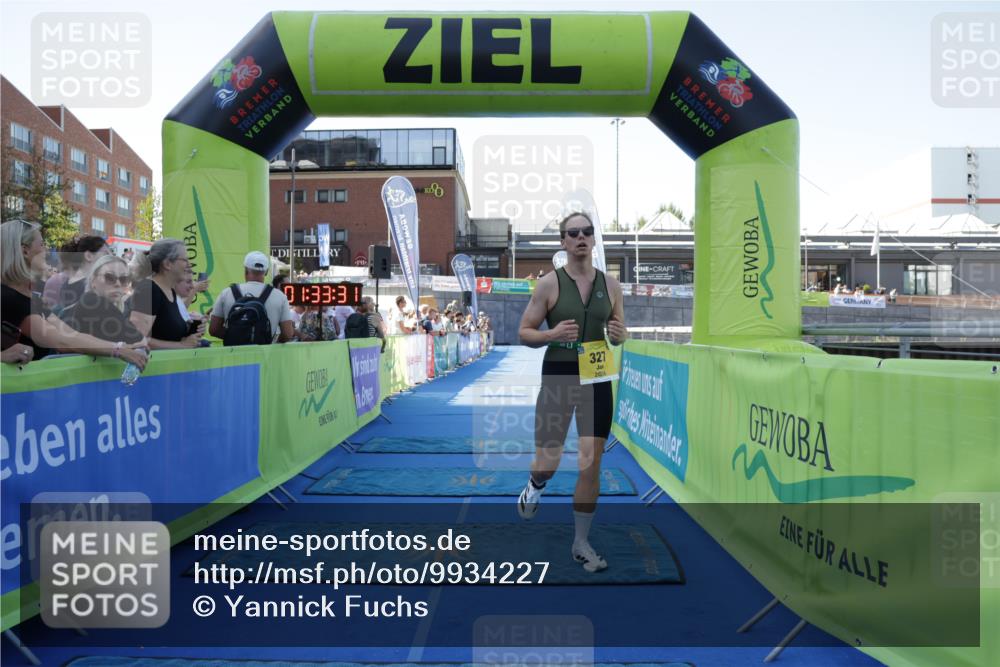 09.08.2026 - GEWOBA Citytriathlon Bremen Yannick Fuchs http://msf.ph/oto/9934227 09.08.2026 11:33:35 Ziel 311, 327 meine-sportfotos.de