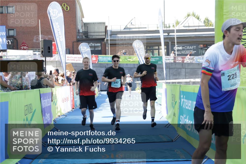 09.08.2026 - GEWOBA Citytriathlon Bremen Yannick Fuchs http://msf.ph/oto/9934265 09.08.2026 11:34:11 Ziel 247 meine-sportfotos.de