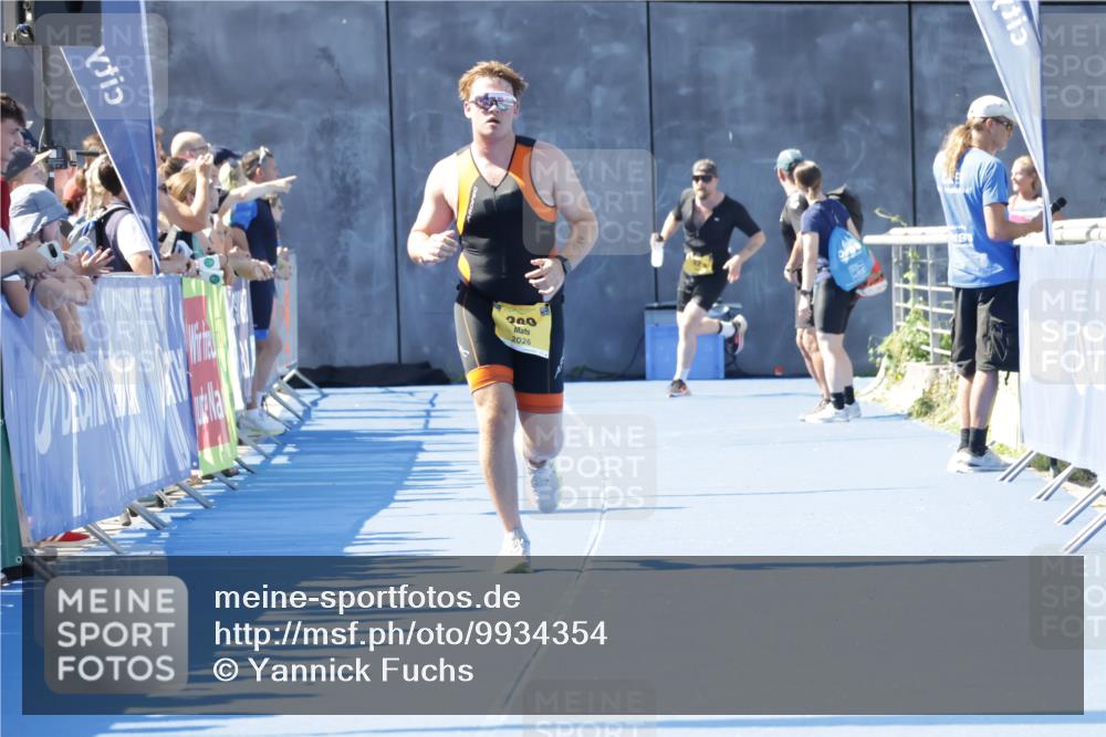 09.08.2026 - GEWOBA Citytriathlon Bremen Yannick Fuchs http://msf.ph/oto/9934354 09.08.2026 11:34:53 Ziel 289 meine-sportfotos.de