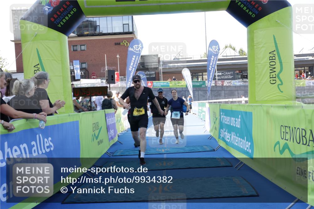 09.08.2026 - GEWOBA Citytriathlon Bremen Yannick Fuchs http://msf.ph/oto/9934382 09.08.2026 11:35:05 Ziel 195, 324 meine-sportfotos.de