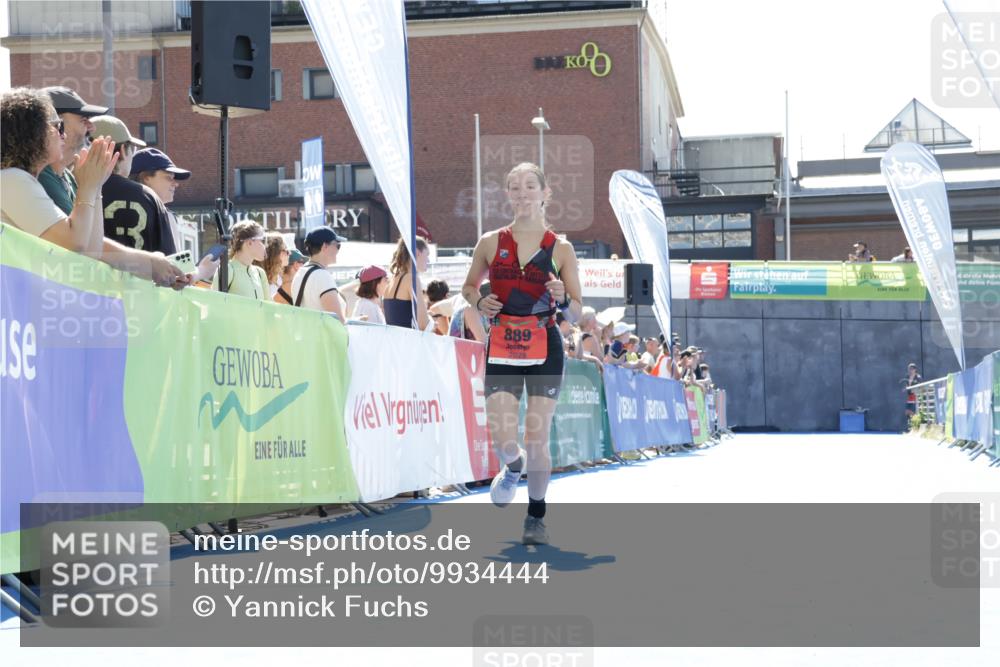 09.08.2026 - GEWOBA Citytriathlon Bremen Yannick Fuchs http://msf.ph/oto/9934444 09.08.2026 14:38:05 Ziel 889 meine-sportfotos.de