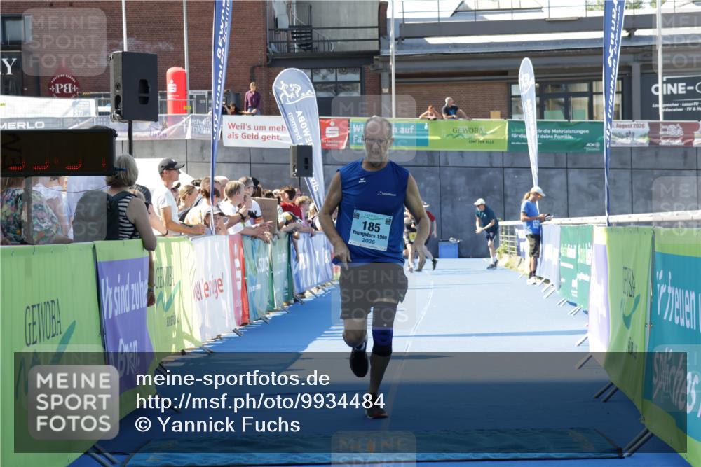 09.08.2026 - GEWOBA Citytriathlon Bremen Yannick Fuchs http://msf.ph/oto/9934484 09.08.2026 11:35:41 Ziel 185 meine-sportfotos.de