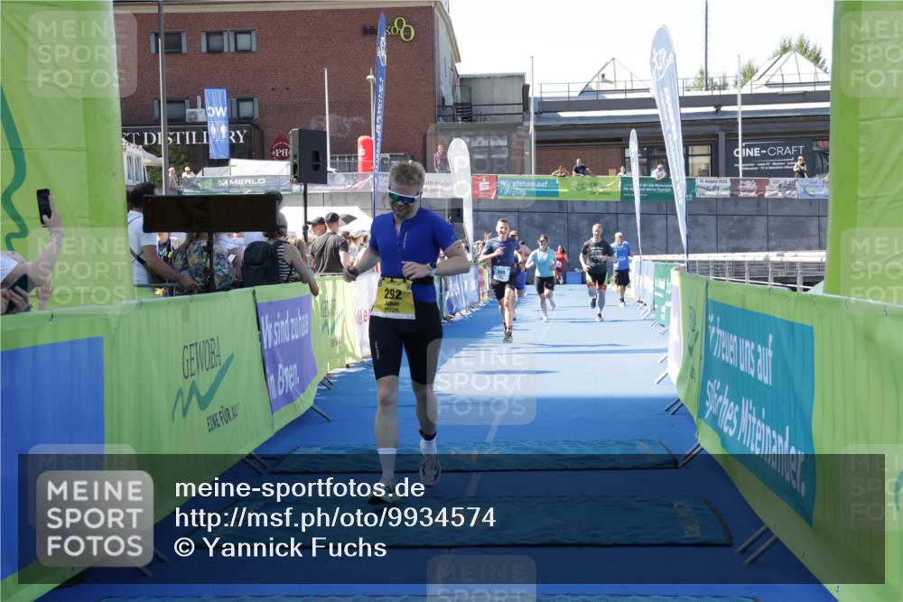 09.08.2026 - GEWOBA Citytriathlon Bremen Yannick Fuchs http://msf.ph/oto/9934574 09.08.2026 11:36:10 Ziel 205, 292, 330 meine-sportfotos.de
