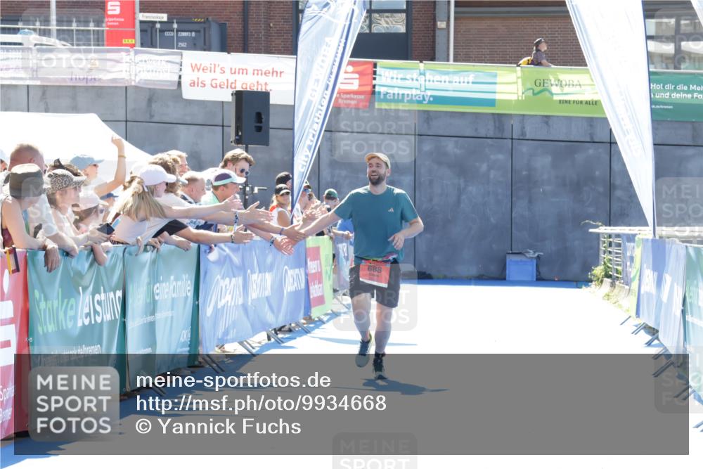 09.08.2026 - GEWOBA Citytriathlon Bremen Yannick Fuchs http://msf.ph/oto/9934668 09.08.2026 14:40:18 Ziel 688 meine-sportfotos.de
