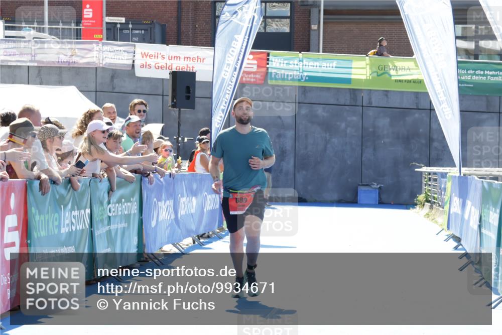 09.08.2026 - GEWOBA Citytriathlon Bremen Yannick Fuchs http://msf.ph/oto/9934671 09.08.2026 14:40:19 Ziel 688 meine-sportfotos.de