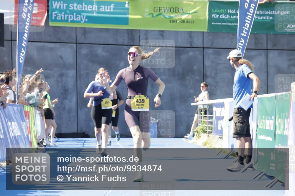 09.08.2026 - GEWOBA Citytriathlon Bremen Yannick Fuchs http://msf.ph/oto/9934874 09.08.2026 11:37:25 Ziel 439 meine-sportfotos.de