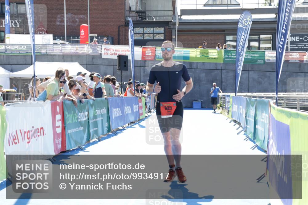 09.08.2026 - GEWOBA Citytriathlon Bremen Yannick Fuchs http://msf.ph/oto/9934917 09.08.2026 14:43:10 Ziel 625, 673 meine-sportfotos.de