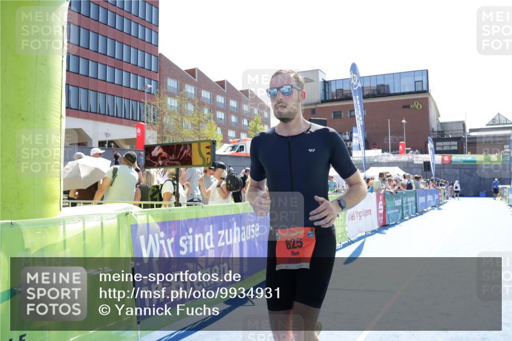09.08.2026 - GEWOBA Citytriathlon Bremen Yannick Fuchs http://msf.ph/oto/9934931 09.08.2026 14:43:13 Ziel 625 meine-sportfotos.de