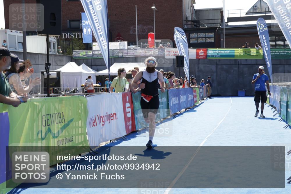 09.08.2026 - GEWOBA Citytriathlon Bremen Yannick Fuchs http://msf.ph/oto/9934942 09.08.2026 14:43:45 Ziel 574 meine-sportfotos.de