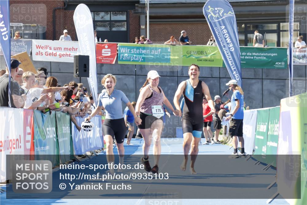 09.08.2026 - GEWOBA Citytriathlon Bremen Yannick Fuchs http://msf.ph/oto/9935103 09.08.2026 11:38:20 Ziel 175 meine-sportfotos.de