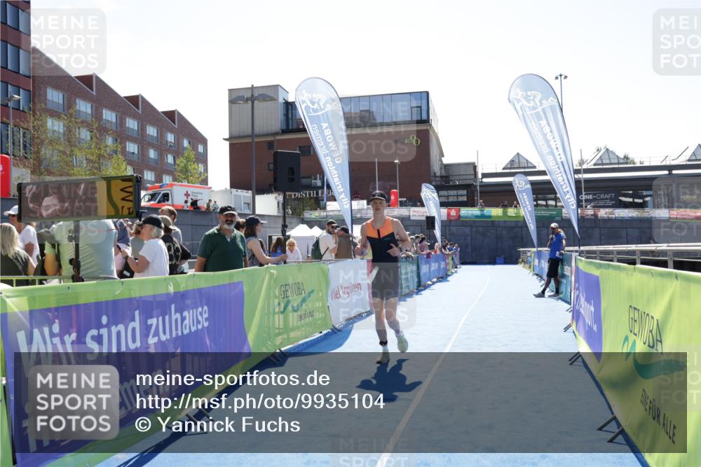 09.08.2026 - GEWOBA Citytriathlon Bremen Yannick Fuchs http://msf.ph/oto/9935104 09.08.2026 14:46:49 Ziel 605 meine-sportfotos.de
