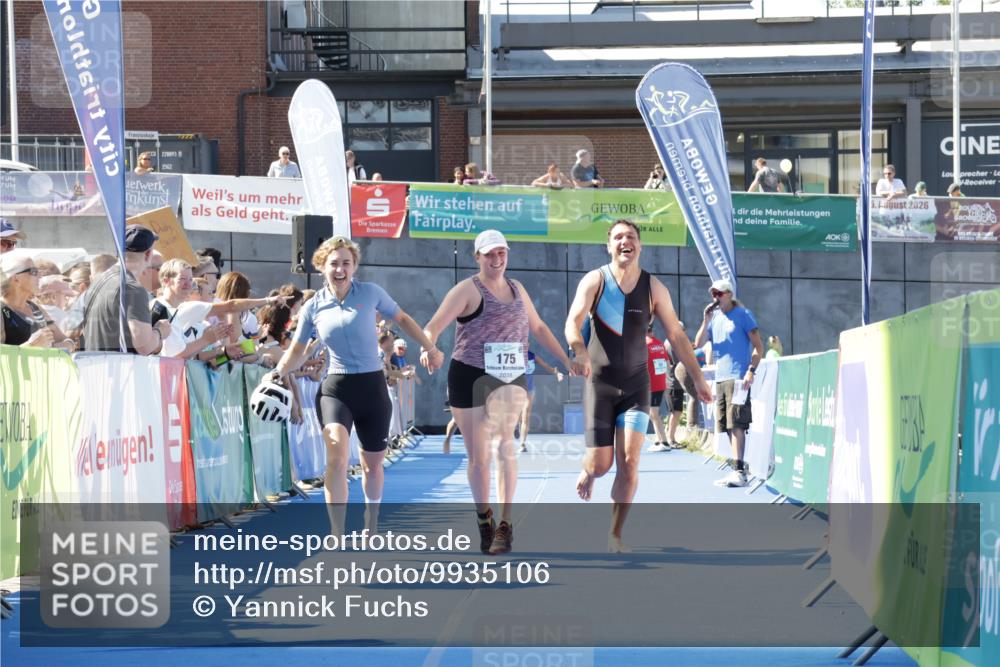 09.08.2026 - GEWOBA Citytriathlon Bremen Yannick Fuchs http://msf.ph/oto/9935106 09.08.2026 11:38:20 Ziel 175 meine-sportfotos.de