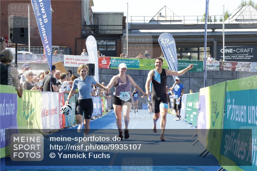 09.08.2026 - GEWOBA Citytriathlon Bremen Yannick Fuchs http://msf.ph/oto/9935107 09.08.2026 11:38:21 Ziel 175 meine-sportfotos.de