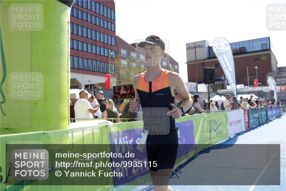 09.08.2026 - GEWOBA Citytriathlon Bremen Yannick Fuchs http://msf.ph/oto/9935115 09.08.2026 14:46:50 Ziel 605 meine-sportfotos.de