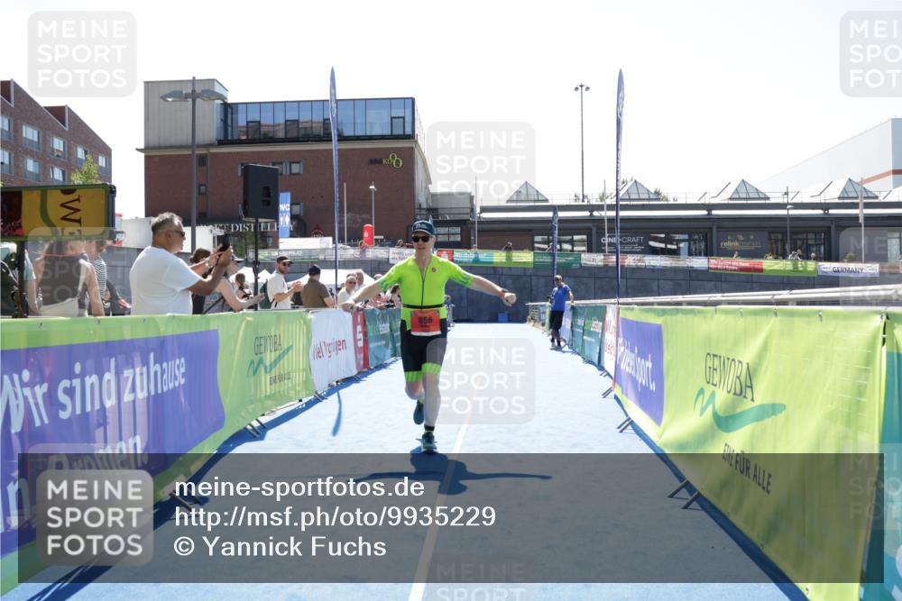 09.08.2026 - GEWOBA Citytriathlon Bremen Yannick Fuchs http://msf.ph/oto/9935229 09.08.2026 14:48:35 Ziel 856 meine-sportfotos.de