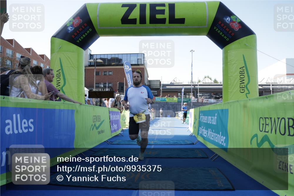 09.08.2026 - GEWOBA Citytriathlon Bremen Yannick Fuchs http://msf.ph/oto/9935375 09.08.2026 11:39:09 Ziel  meine-sportfotos.de