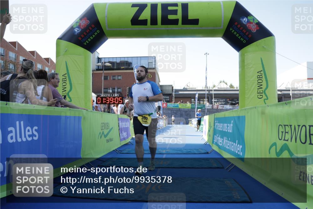 09.08.2026 - GEWOBA Citytriathlon Bremen Yannick Fuchs http://msf.ph/oto/9935378 09.08.2026 11:39:09 Ziel  meine-sportfotos.de