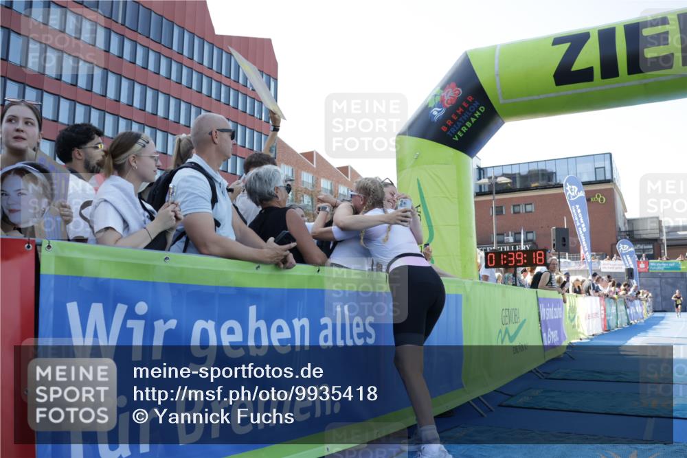 09.08.2026 - GEWOBA Citytriathlon Bremen Yannick Fuchs http://msf.ph/oto/9935418 09.08.2026 11:39:22 Ziel 443 meine-sportfotos.de