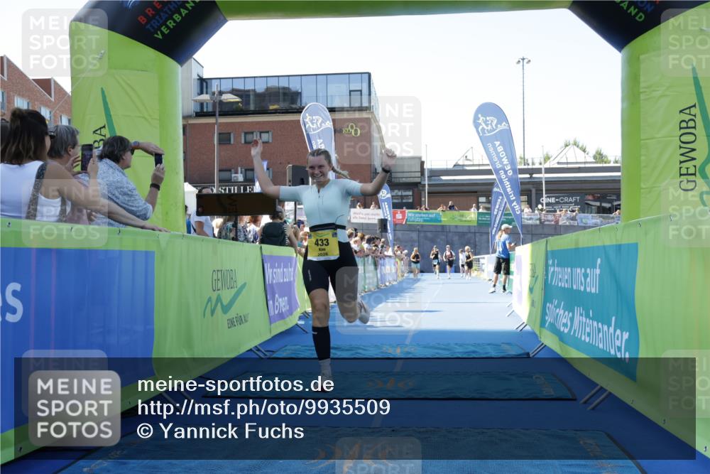 09.08.2026 - GEWOBA Citytriathlon Bremen Yannick Fuchs http://msf.ph/oto/9935509 09.08.2026 11:40:04 Ziel 433 meine-sportfotos.de