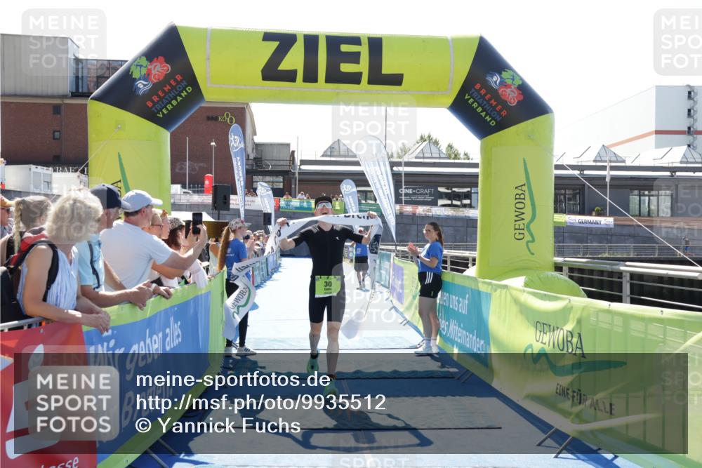 09.08.2026 - GEWOBA Citytriathlon Bremen Yannick Fuchs http://msf.ph/oto/9935512 09.08.2026 14:51:19 Ziel 30 meine-sportfotos.de