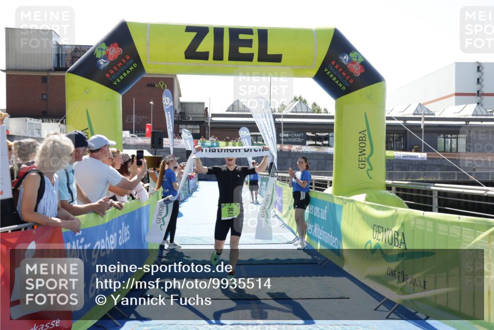 09.08.2026 - GEWOBA Citytriathlon Bremen Yannick Fuchs http://msf.ph/oto/9935514 09.08.2026 14:51:19 Ziel 30 meine-sportfotos.de