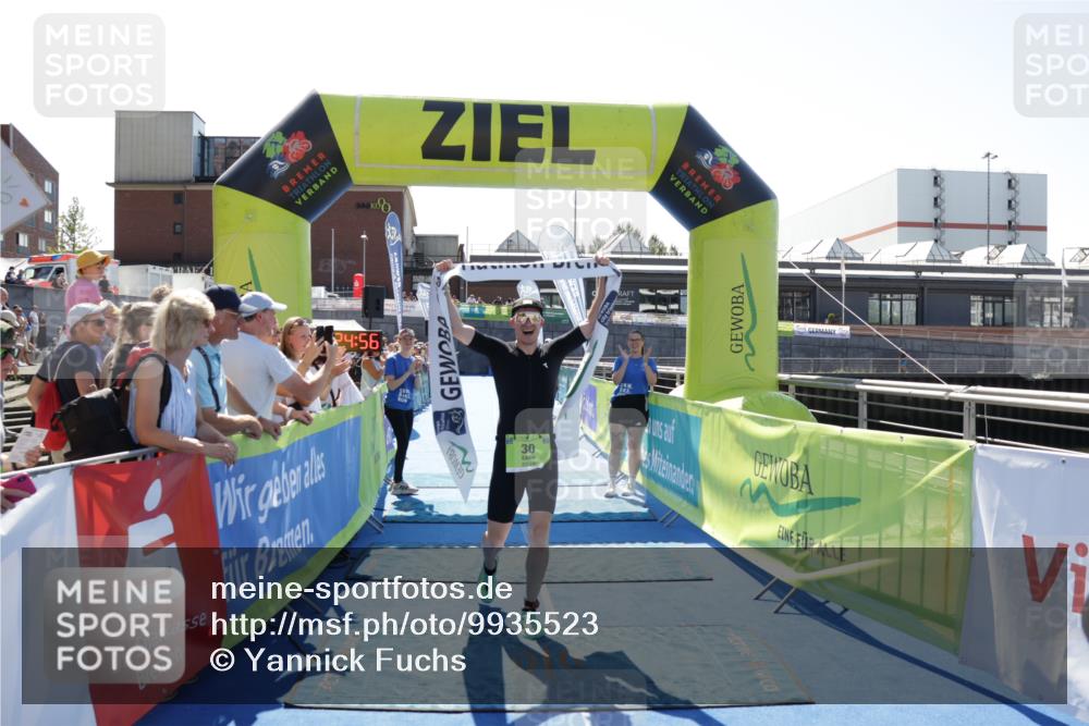 09.08.2026 - GEWOBA Citytriathlon Bremen Yannick Fuchs http://msf.ph/oto/9935523 09.08.2026 14:51:20 Ziel 30 meine-sportfotos.de