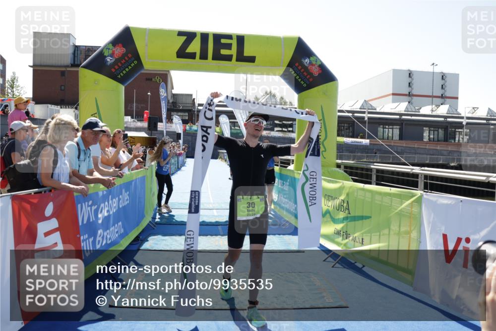 09.08.2026 - GEWOBA Citytriathlon Bremen Yannick Fuchs http://msf.ph/oto/9935535 09.08.2026 14:51:21 Ziel 30 meine-sportfotos.de