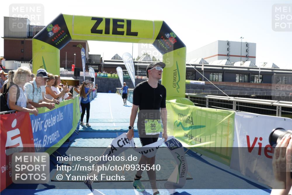 09.08.2026 - GEWOBA Citytriathlon Bremen Yannick Fuchs http://msf.ph/oto/9935540 09.08.2026 14:51:21 Ziel 30 meine-sportfotos.de