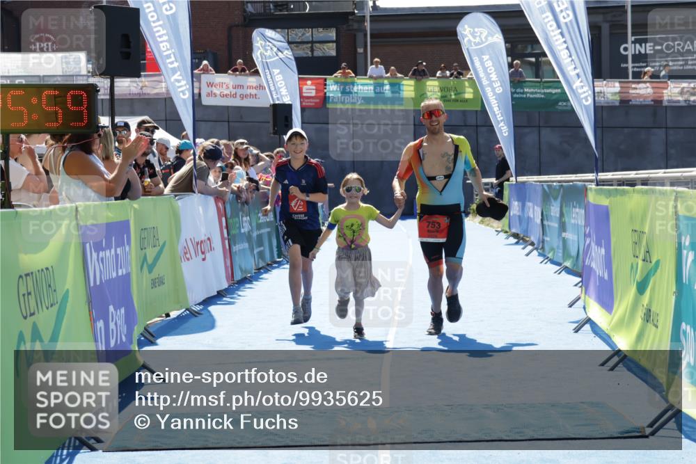 09.08.2026 - GEWOBA Citytriathlon Bremen Yannick Fuchs http://msf.ph/oto/9935625 09.08.2026 14:52:23 Ziel 753 meine-sportfotos.de