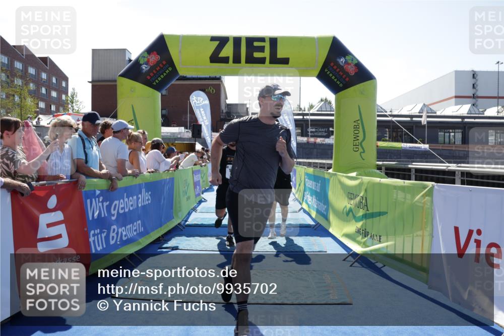 09.08.2026 - GEWOBA Citytriathlon Bremen Yannick Fuchs http://msf.ph/oto/9935702 09.08.2026 14:54:15 Ziel 1141 meine-sportfotos.de