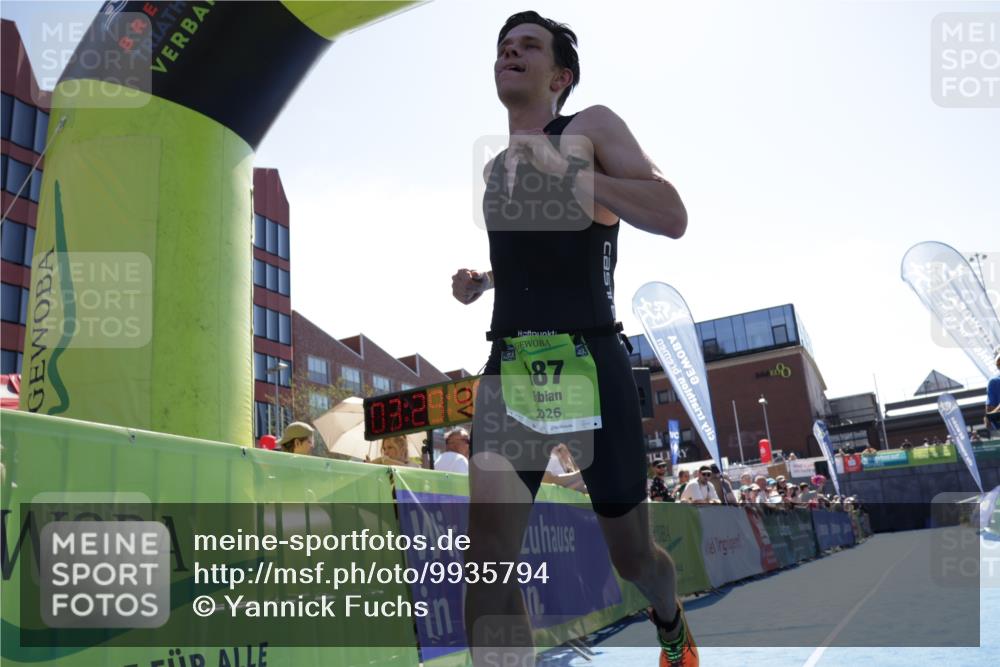 09.08.2026 - GEWOBA Citytriathlon Bremen Yannick Fuchs http://msf.ph/oto/9935794 09.08.2026 14:56:03 Ziel 187 meine-sportfotos.de
